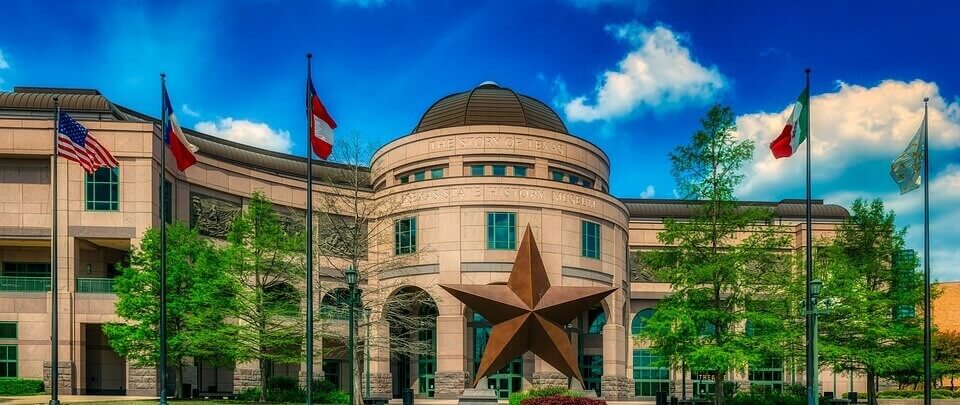 Take a tour around ATX and discover the capital as a tourist.